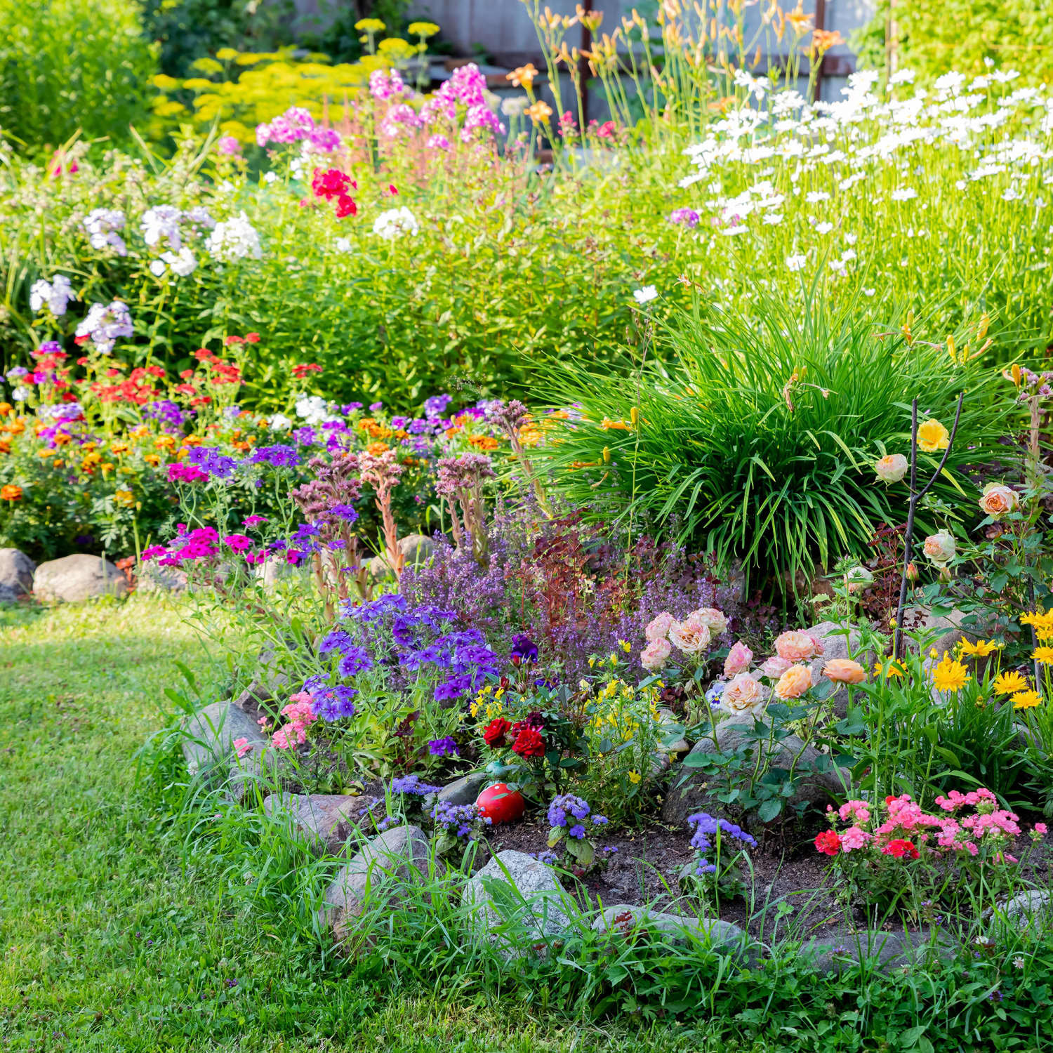 plant gardens